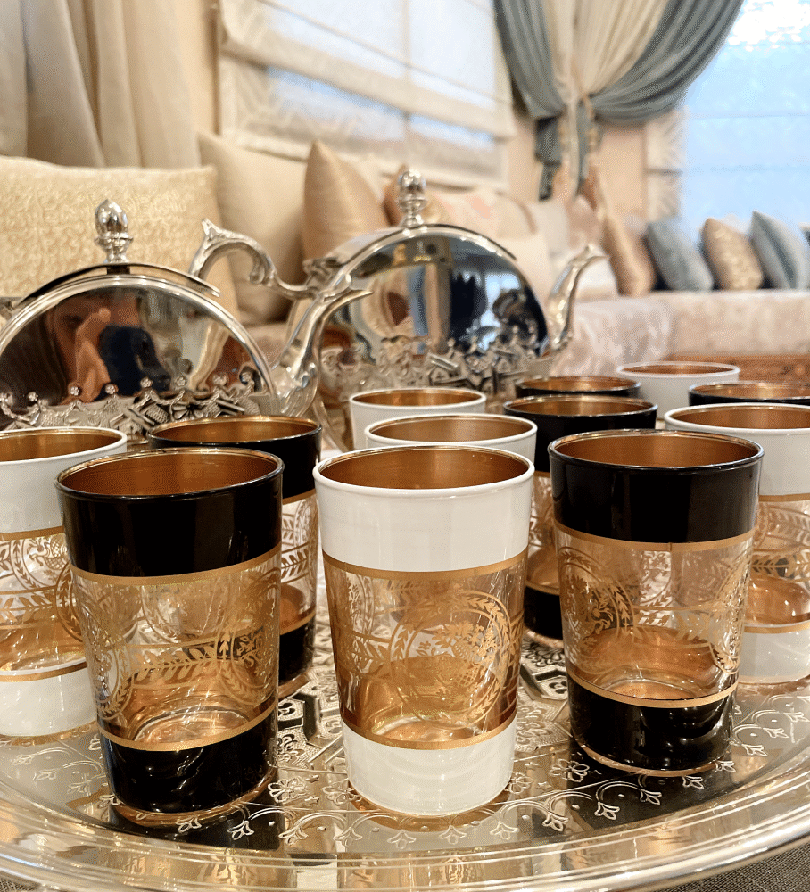 Ensemble de 12 Verres à Thé Marocains Noir & Blanc avec Décorations Dorées