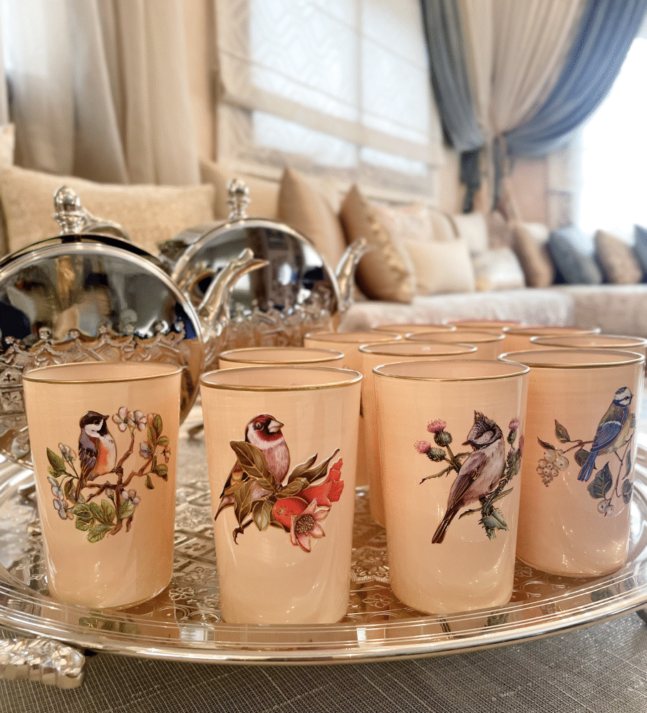 Ensemble de 12 Verres à Thé Marocains Beiges avec Illustrations Artistiques d'Oiseaux