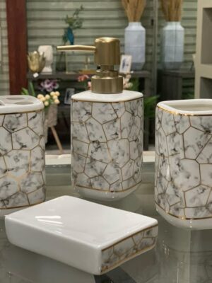 Set de Salle de Bain 4 Pièces – Élégance & Fonctionnalité au Rendez-vous