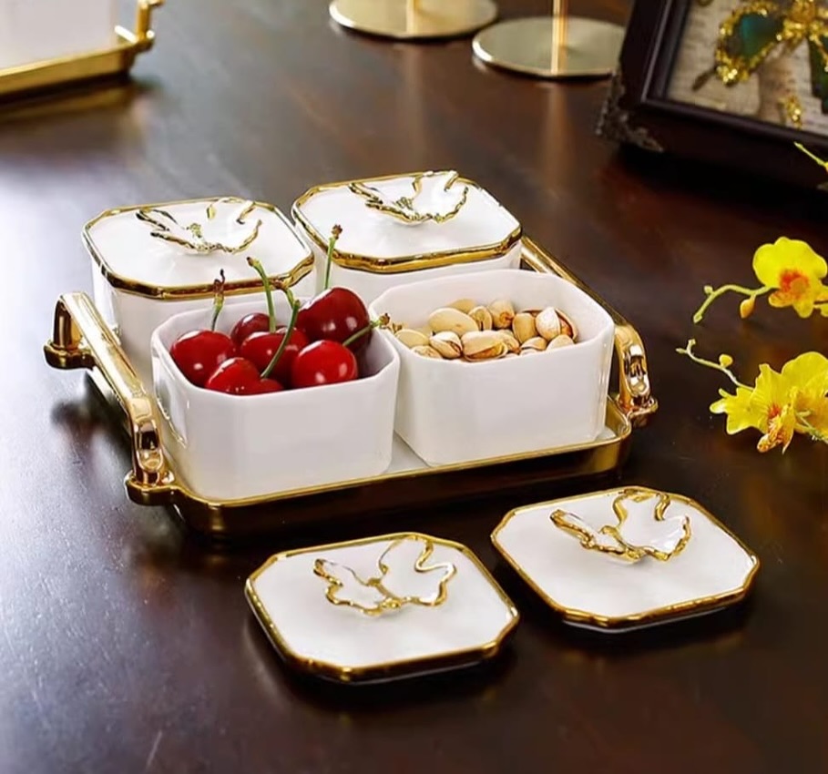 Ensemble de 4 Pots en Porcelaine de Luxe avec Plateau Doré – Élégance et Raffinement