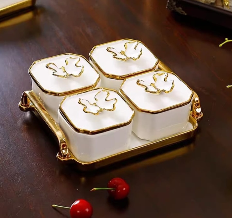 Ensemble de 4 Pots en Porcelaine de Luxe avec Plateau Doré – Élégance et Raffinement