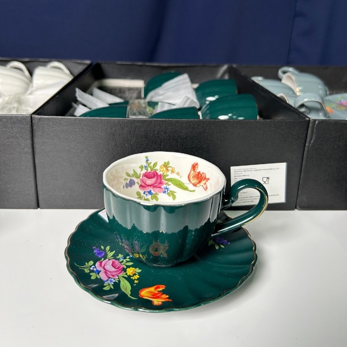 Service de Tasses en Porcelaine – Élégance Florale en 5 Couleurs