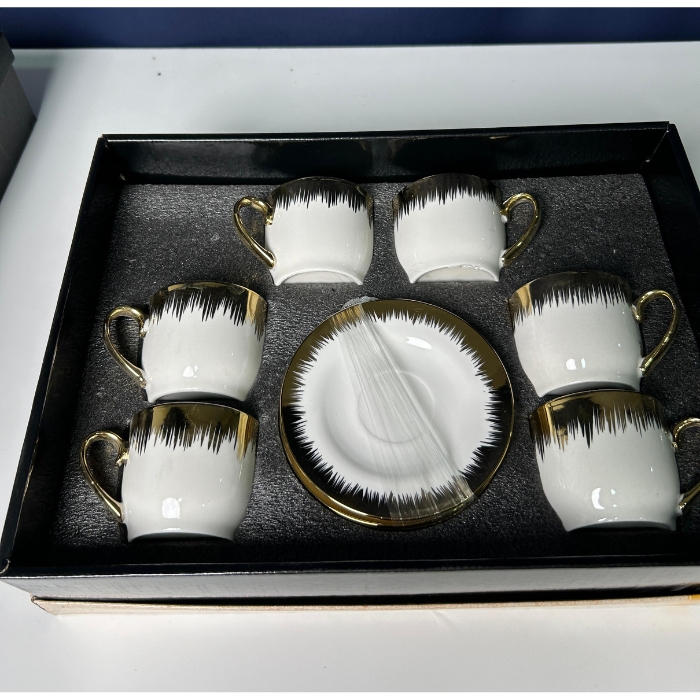 Service à Café en Porcelaine – 12 Pièces avec Finition Dorée Élégante