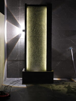 Fontaine Murale Noire avec Éclairage LED | Élément Luxueux & Ambiance Contemporaine
